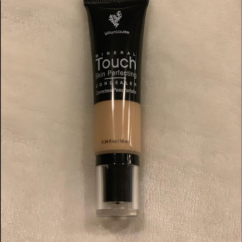 Younique concealer organza